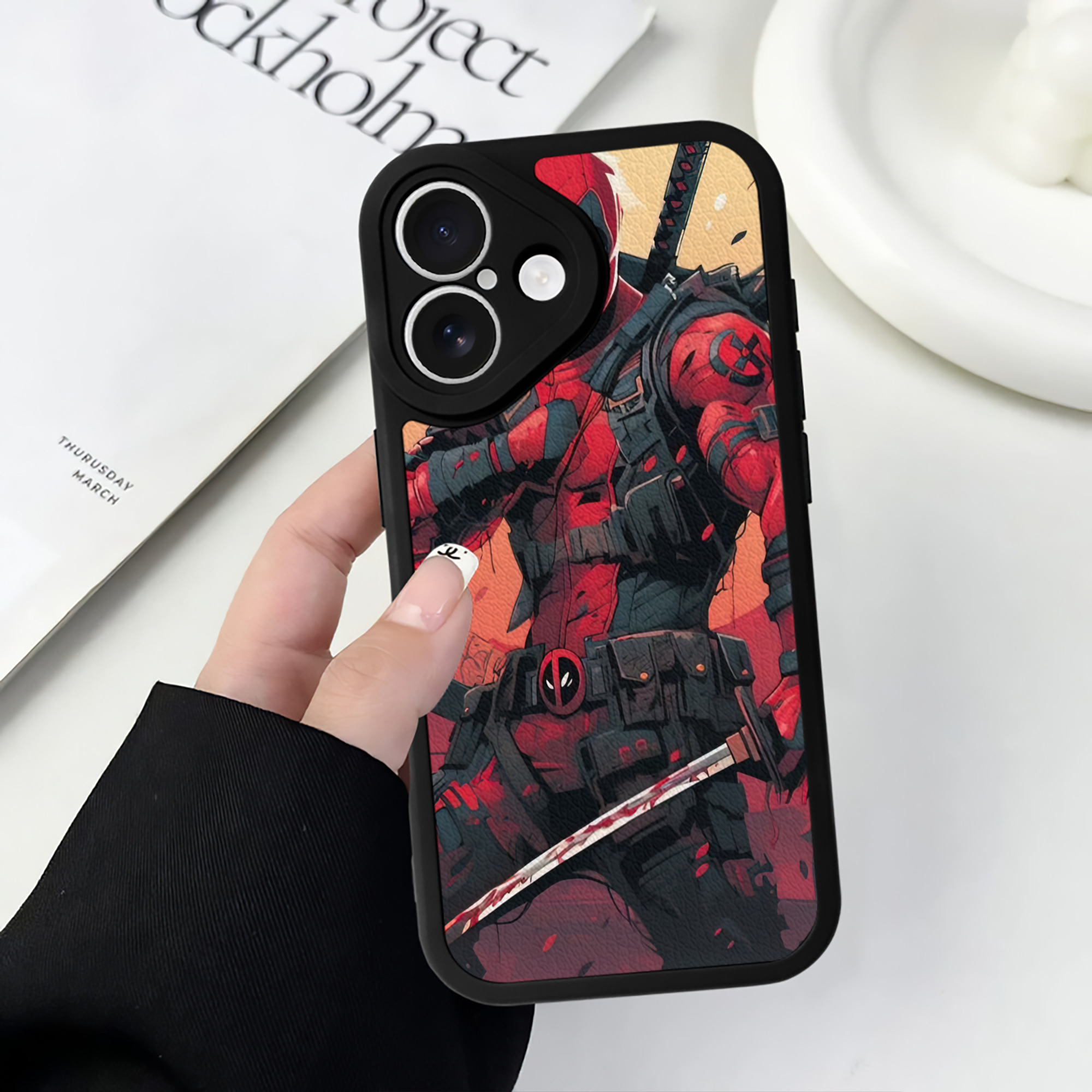 （画像用） Deadpool デッドプール 【iPhone 16シリーズ対応】シリコンスマホケース（レザー調） 材質：シリコン
